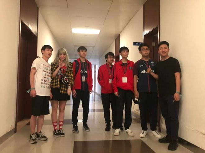 JDG赛后群访：上单小将称首场比赛非常紧张，Ruler说队友发挥惊艳